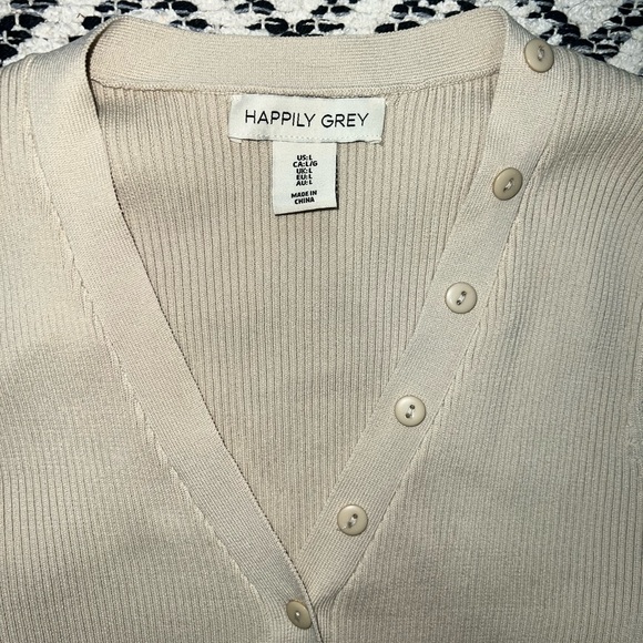 Long sleeve button top - Picture 3 of 5